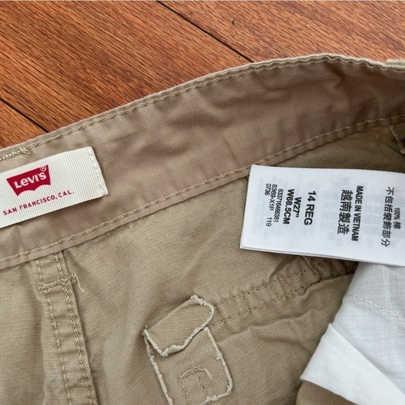 Levi’s lightweight cargo shorts - Picture 3 of 3